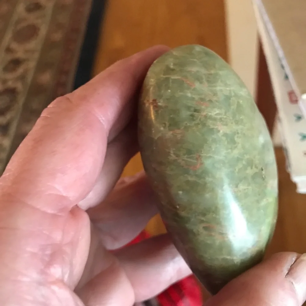 Soapstone heart shaped paperweight - Picture 10 of 12